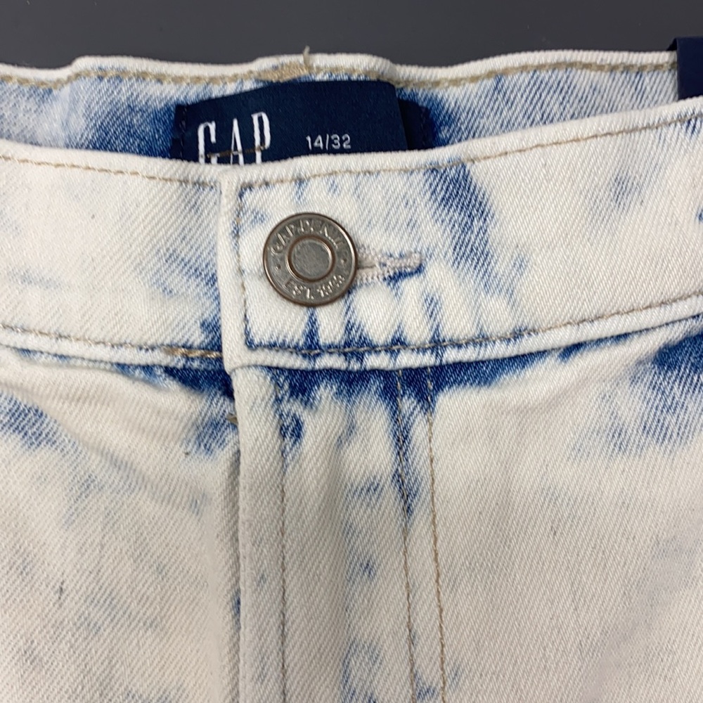 GAP shorts - Picture 3 of 7